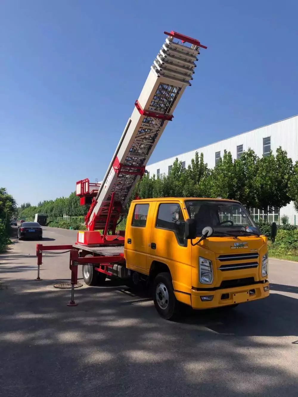 光村镇附近的云梯车出租服务：轻松解决高空作业需求