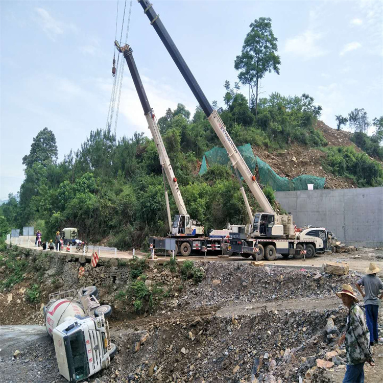 光村镇汽车掉沟里叫吊车救援要多少钱